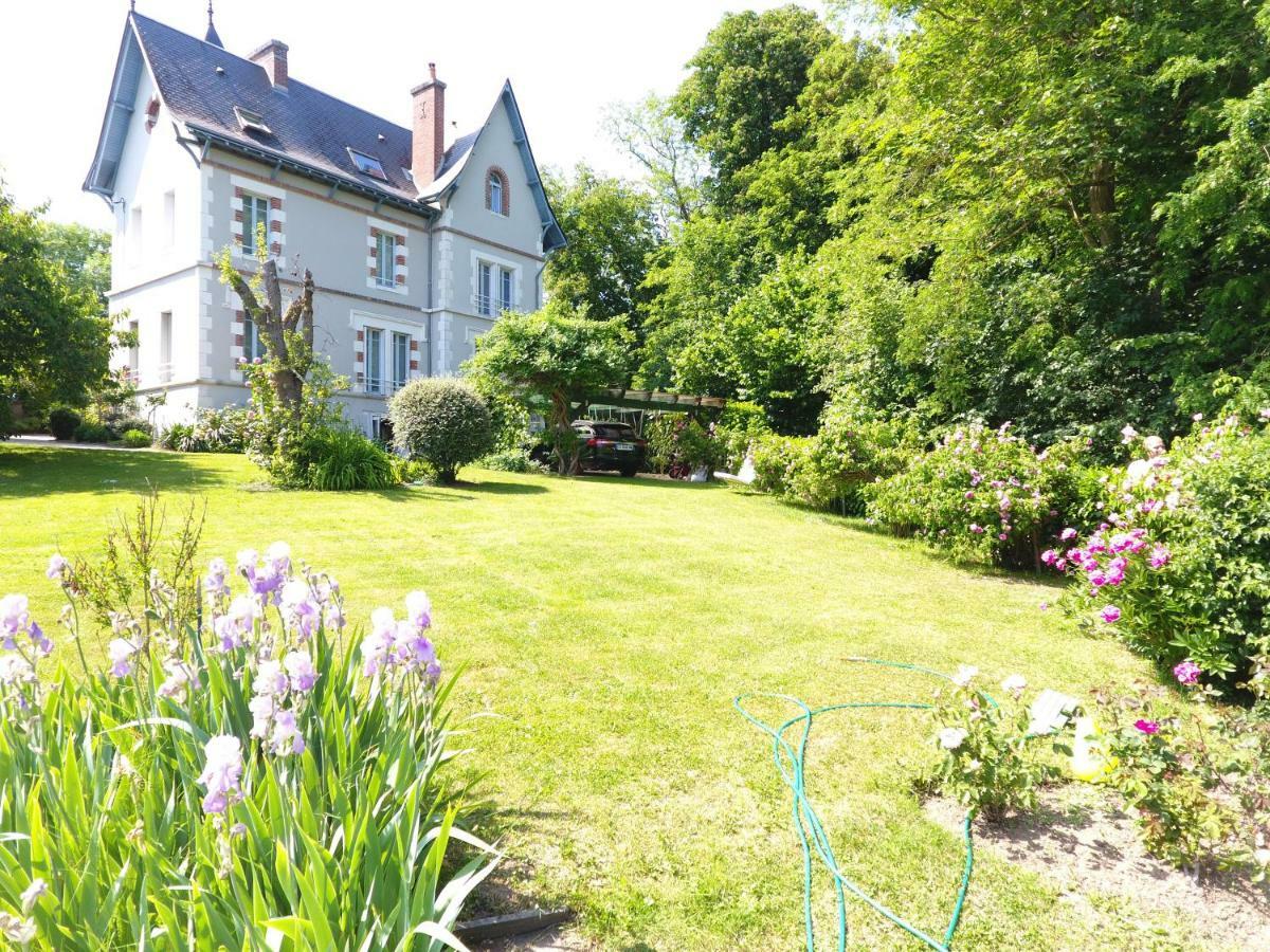 Les Dameraudes Gien Exterior photo