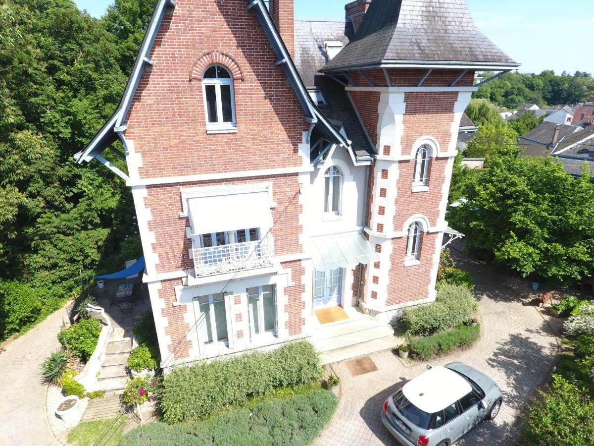 Les Dameraudes Gien Exterior photo