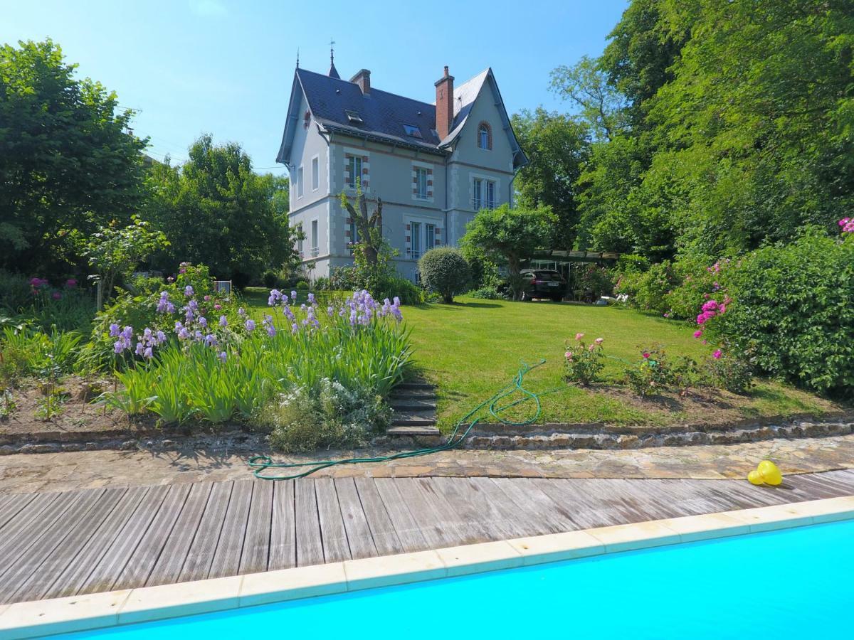 Les Dameraudes Gien Exterior photo